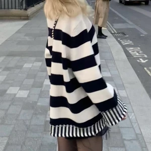 Randig tröga - Säljer denna fina, är fof osäker då jag verkligen gillar den❤️ men säljer för bra pris. Nypris 600 