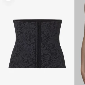 Korsett - Så fin korsett från maidenform, strl s! Använd ca 2 gånger så som ny💕 200kr + frakt