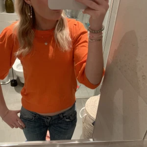 Orange topp  - Söt orange topp, så fin på sommaren! 