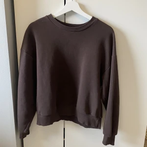 Brun sweatshirt🤎 - Brun sweatshirt från Gina Tricot i storlek S 🧸