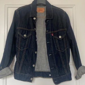 Levis jeansjacka - Nyskick strl small