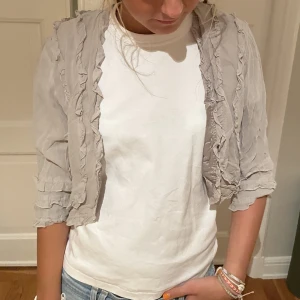 Volang Trekvartskofta❤️‍🔥 - En trekvartskofta i nyskick med lapp kvar: Nypris 1100kr Storlek S Perfekt med en najs topp under❤️‍🩹