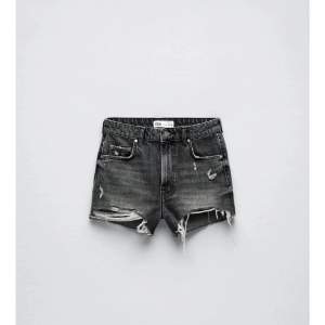 Säljer dessa fina shorts från zara som är köpta här på plick. Jag säljer de vidare då dem inte var min stil! ☺️ 