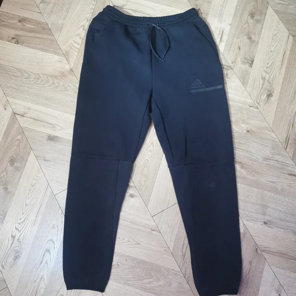 Bra sckik säljer för att dom är för små nu. . Jeans & Byxor.