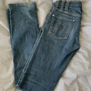 J.Lindeberg jeans som är lågmidjade, nypris ca 1200kr, jag har inte användning av dom längre men de är supersnygga!💗💗