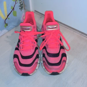 Adidas - Andvända 10 gånger typ skick 9,5/10  