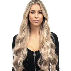 Bellami hair extensions  -  Äkta löshår från bellami 180g Det är tvättat och endast provat 1 gång Köpte fel färg  Priset kan diskuteras vid snabb affär Köpt för 3000  Du kan få med en gratis hästsvans på köpet