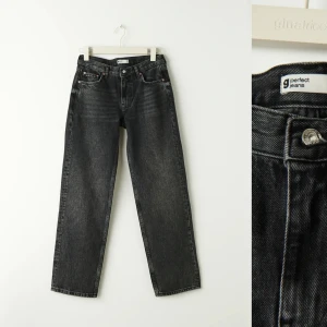 Low straight jeans  - Low straight jeans från Gina Tricot i stl 32. Pris kan diskuteras och skriv privat för frågor eller intresse. Frakt tillkommer💗💗