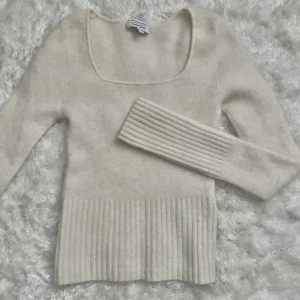 & Other Stories tröja - Fluff tröja! Lite längre ärmar, använd endast en gång. 💋💋