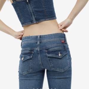 Intressekoll på mina populära low waist jeans från Hm. Knappt använda så fortfarande mycket bra skick. Inte säker på om jag vill sälja. 