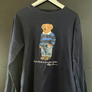 säljer denna fina tröja från Ralph Lauren då jag inte får användning av den, bra skick💘 skriv om ni undrar något, pris kan diskuteras 💘💘 köparen står för frakt 💘💘