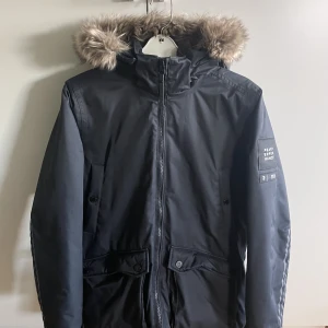 Peak performance vinterjacka - En peak performance vinterjacka i fint skick Använd en vinter men är nu för liten