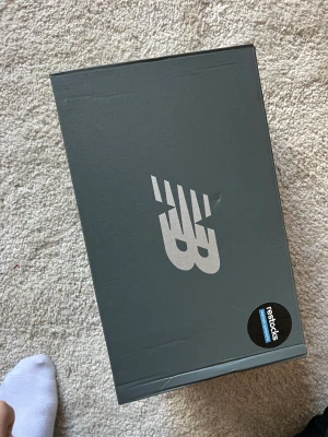 New balance 550 - Strl 41,5, men passar som en strl 41.  Helt nya och aldrig använda. 