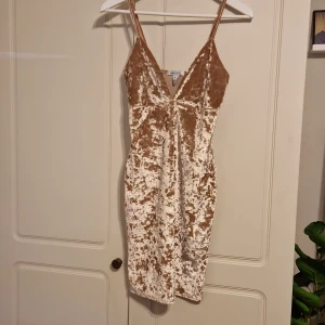 Klänning  - Klänning som ny 