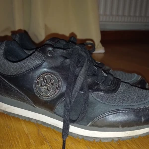 Guess skor - Super snygga Guess skor, priser kan diskuteras!❤️ 