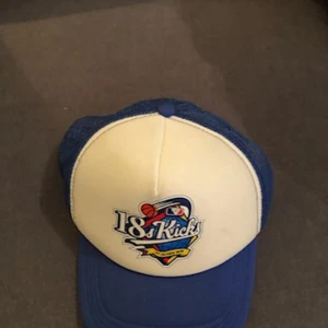 18'kicks keps - Fräsch marinblå keps, 9/10 skick, använd fåtal gånger, pris kan diskuteras