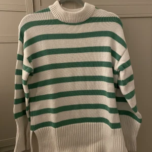 Stickad tröja till salu - Stickad tröja till salu