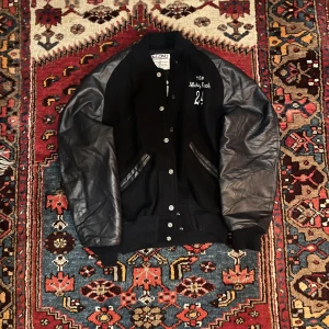 Vintage varsityjacka - Köpt på Rebound stockholm, sitter snyggt. Passar nog nån som har storlek S/M