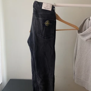 Stone island jeans - Tja, säljer ett par ”vintage” Stone Island jeans. Type:SL, XX15, W:31 L:32, Skick - 8/10. Köpta 5-6 år sedan