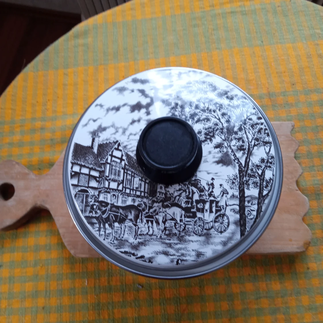 Vintage, kastrull ca 1-2 liters med motiv. - 91