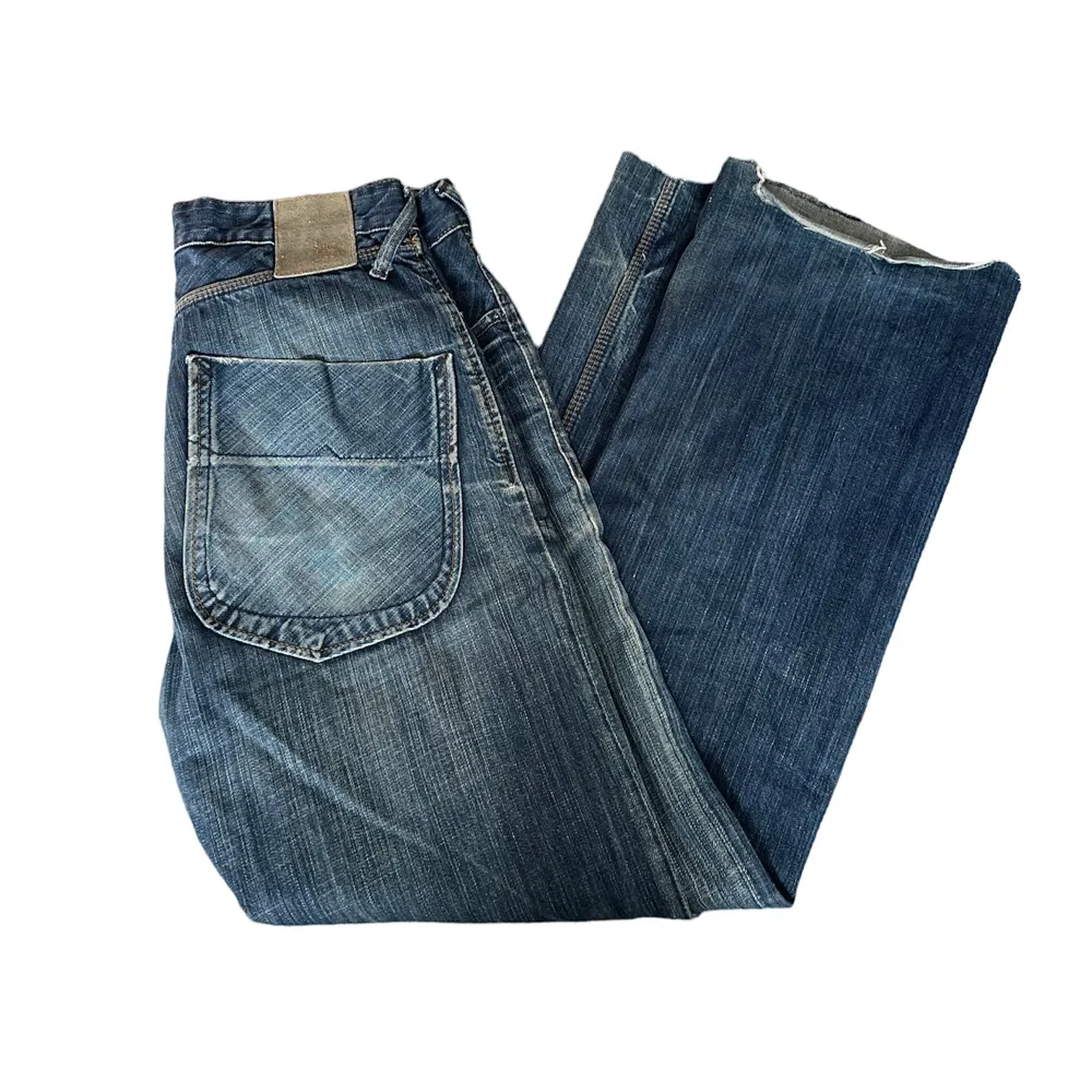 marinblåa baggy jeans från blue blood brand. innerbenslängd 74, midjemått 81. Jeans & Byxor.