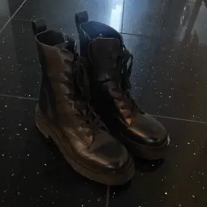 Säljer mina hela nya boots i storlek 37, aldrig använda