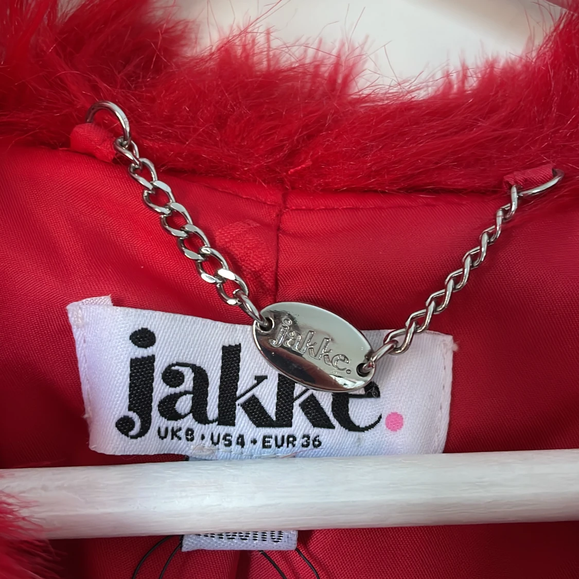 Röd jacka i fuskpäls - Jakke - 91