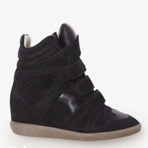 Skor  - Kollar intresset på dessa isabel marant skor, strl 38! De är välanvända och lite slitna därav priset. Skriv för fler bilder💖 inte helt säker på om jag vill sälja  