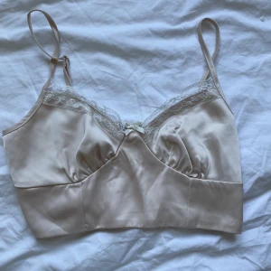 Silk topp  - Aldrig använd då den är för stor 