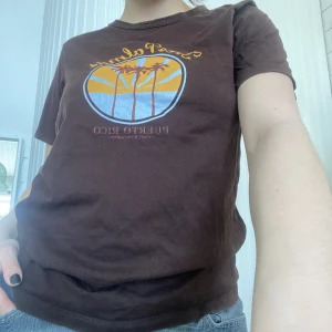 T-shirt med tryck - Nästan helt oanvänd, från encore