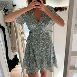 Sommarklänning  - Söt sommarklänning i storlek S