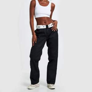 These Black Dickies pants are unisex, in a good shape and very trendy. They go with anything really!