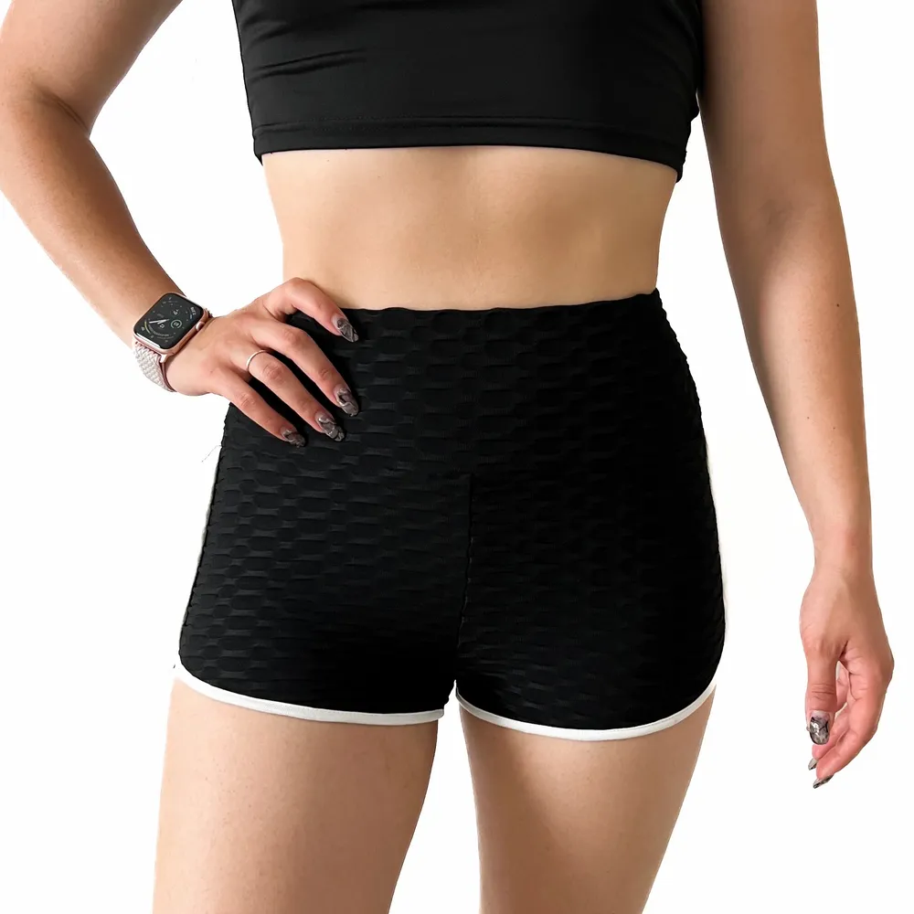 helt nya svarta texturerade shorts.  Perfekt att ha på sommaren, hemma eller till träningen. Shorts.