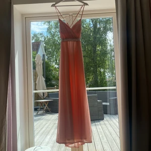 Långklänning - Finare långklänning som passar bra till bal, bröllop och finare tillställningar.