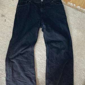 Svarta jeans raka - Ganska stora, så det är ju kul