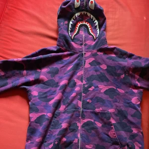 BAPE HOODIE - Strl XL men sitter mer som L