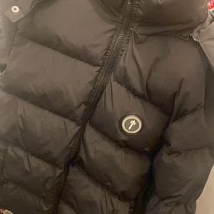 Trapstar jacka storlek M  - Säljer min trapstar jacka storlek M som är helt slutsåld på deras webbsida. För fler frågor ellee äktehetsbevis vänligen skriv pm!