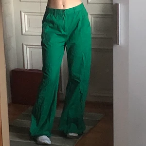 gröna byxor - vida byxor, från shein men ändå bra kvalitet