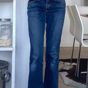Ett par low waist jeans från Levis som är nästan aldrig andvända. 220 ink frakt 