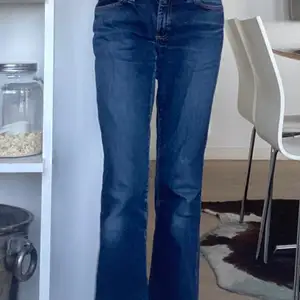 Ett par low waist jeans från Levis som är nästan aldrig andvända. 220 ink frakt 