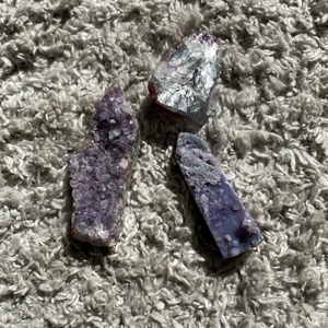 Kristaller - 3st lilla kristaller. Alla för 730kr.