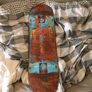 Uma bräda  - Säljer en bräda från uma skatboarding och den är använd 