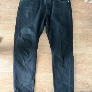 Weekday barrel jeans - Strl 30x30, köpare står för frakt, ingen retur, vid köp av fler klädesplagg tilläggs paketrabbat!