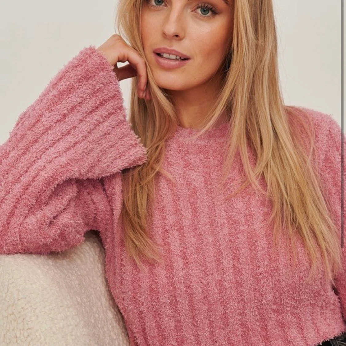 Croppad rosa, trumpetärmar topp- nakd - 90