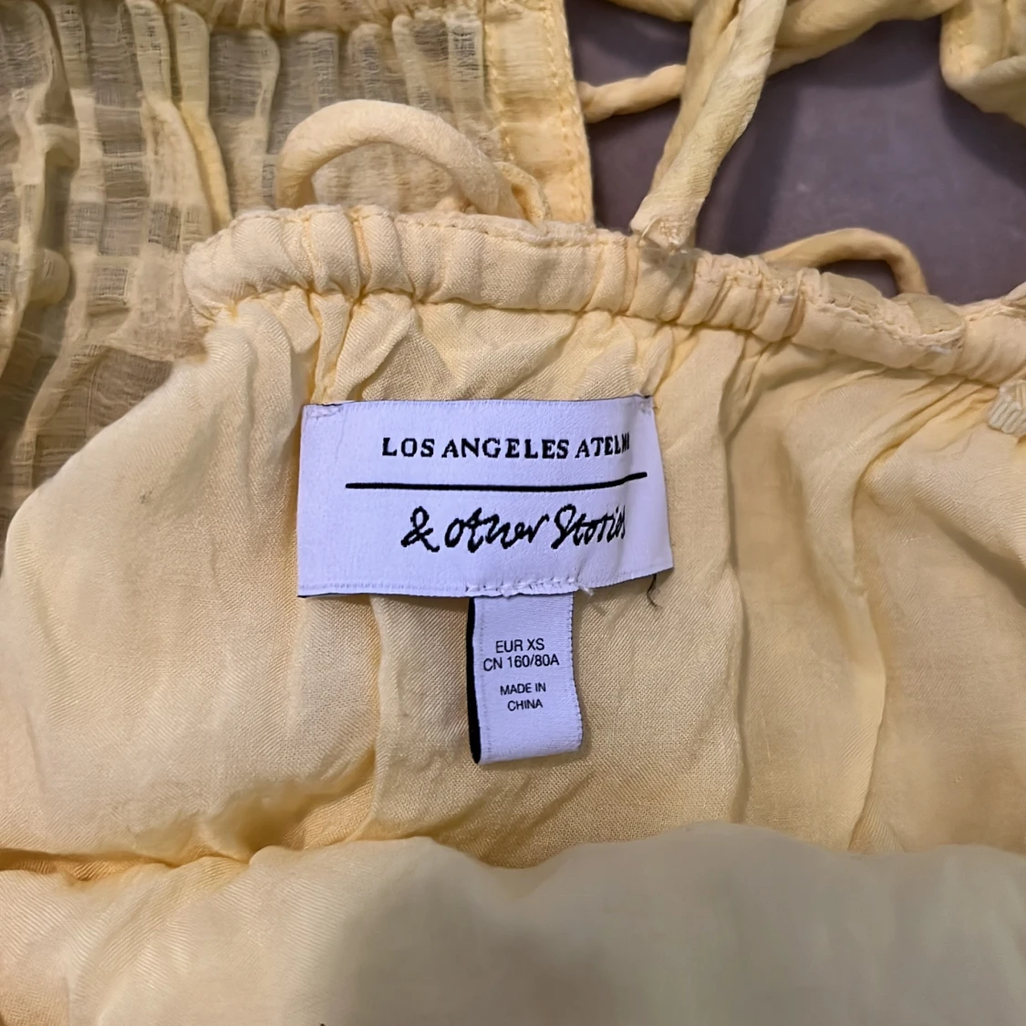 Gul somrig klänning - 90