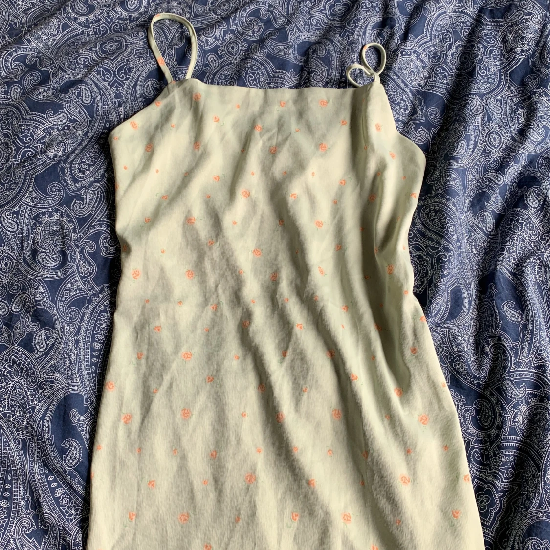 Klänning i storlek M från bikbok 