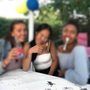 Linne - Supersnygg vitt linne med inbyggt extra tyg vid brösten. Frakt tillkommer!💖🥰 Betalning sker ENDAST med SWISH! TRYCK INTE KÖP NU!