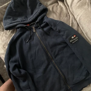 Sail racing hoodie  - Sailracing hoodie storlek L i fint skick