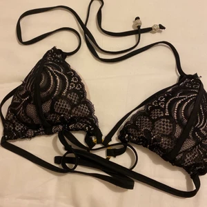 Bikini topp - Biknini topp, oanvänd då den dessvärre ej passa mig. Passar A kupa☺️ Kan mötas upp eller frakta 