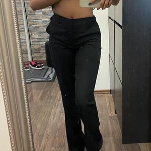 Kostym byxor  - Helt ny kostymbyxor som aldrig har använda. Tyvärr är den för lång för mig som är 163 cm och inte lika passande. 